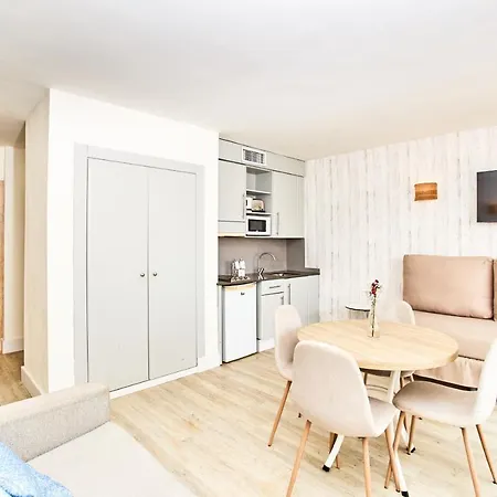 Leonardo Santa Eulalia Apartamento *