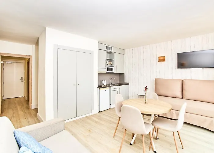 Leonardo Santa Eulalia Apartment *