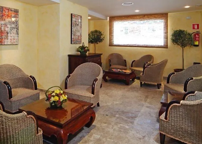 Leonardo Santa Eulalia Apartment *